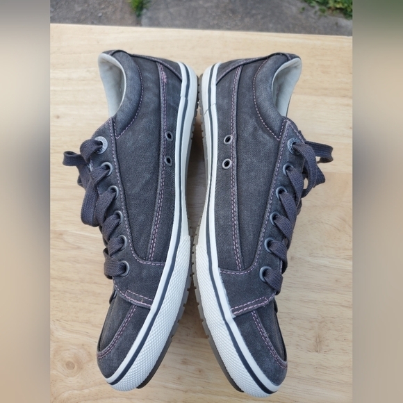 TAOS Women's Size 7 Gray Moc Star Sneaker Indigo Distressed Canvas GUC. - Picture 6 of 12